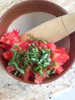 Bol strié japonais et pilon pour faire le coulis