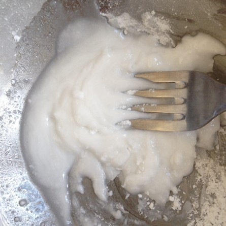 Mélanger sucre glace et Kirsch