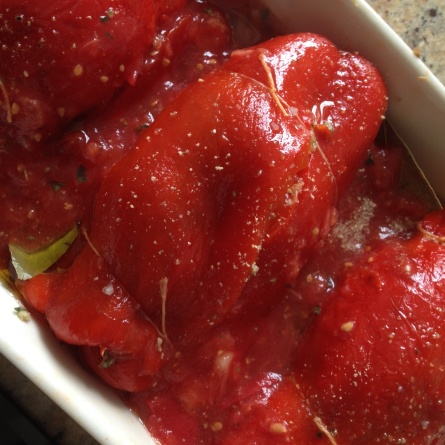 Arroser les poivrons de sauce tomate…