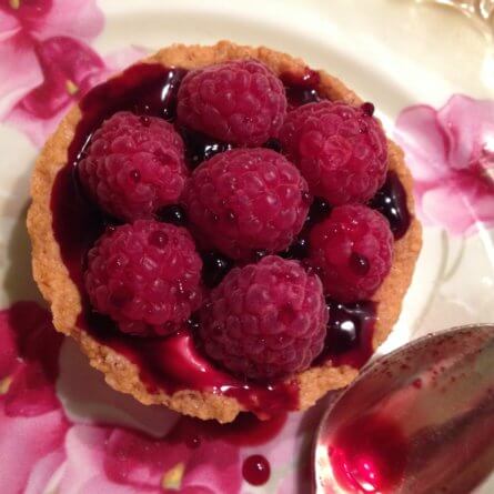 Dernières tartelettes: framboise, coulis de fruits de sureau